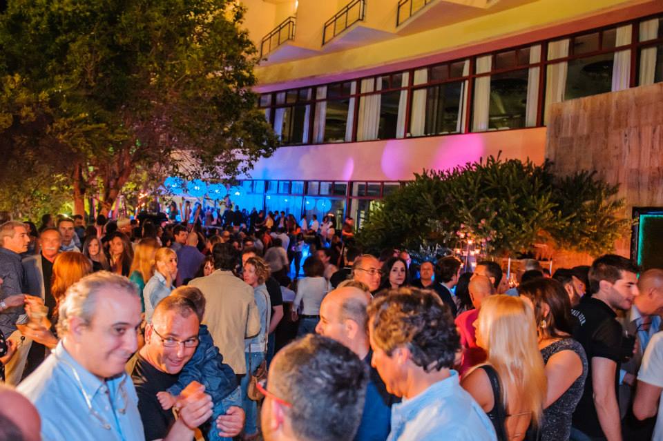 1000043_340378392756639_1775929365_n